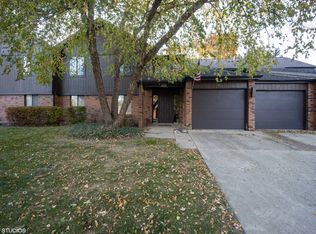 1402 Creekside Ct APT C, Elgin, IL 60123