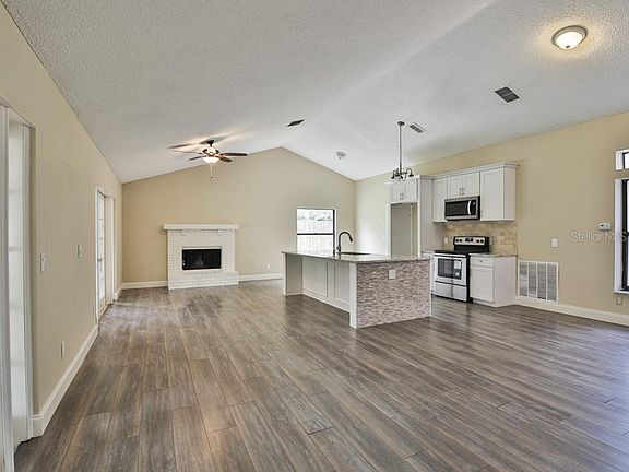 3rd image of 8239 Willowwood St