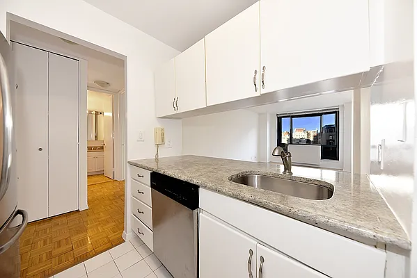 Rented by Buchbinder & Warren | media 8