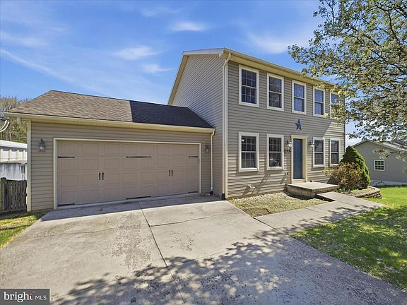 2nd image of 205 Crown Ct