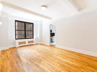 1 University Pl APT 2N, New York, NY 10003