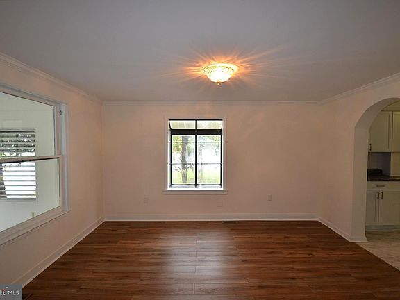4th image of 223 S Morris St
