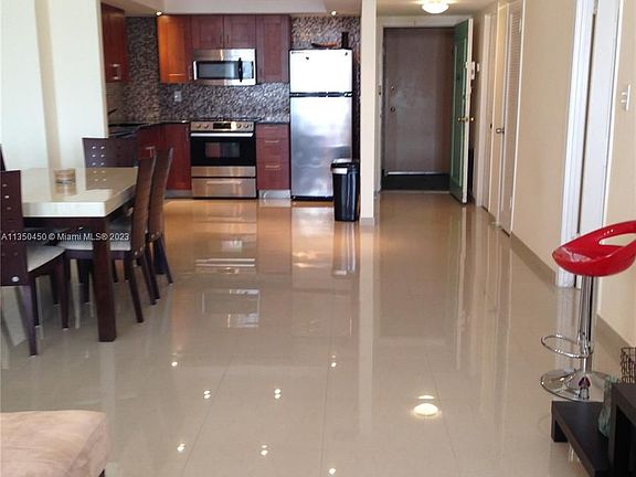 3rd image of 18071 Biscayne Blvd APT 1003