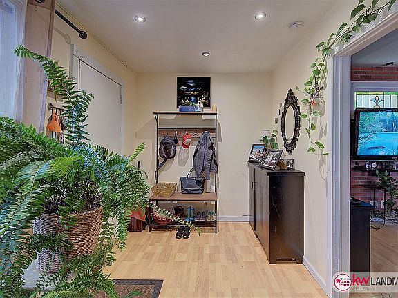 4th image of 2433 Gillmore St