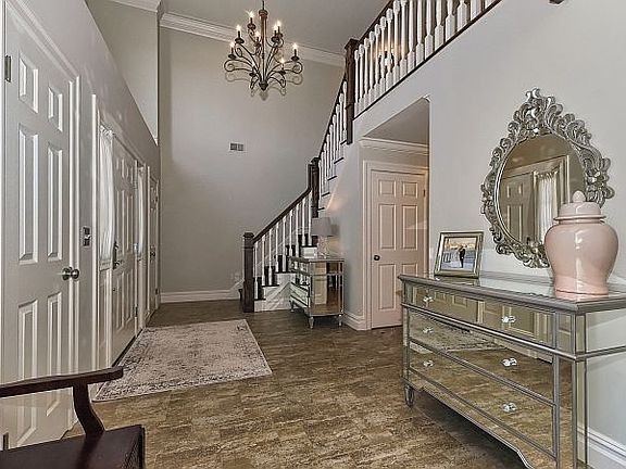 3rd image of 23 Foxboro Rd