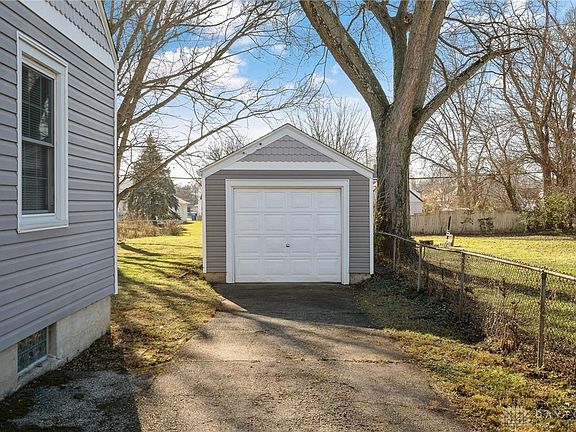 4th image of 526 Nordale Ave