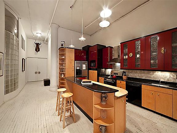 3rd image of 10 E 18th St APT 3