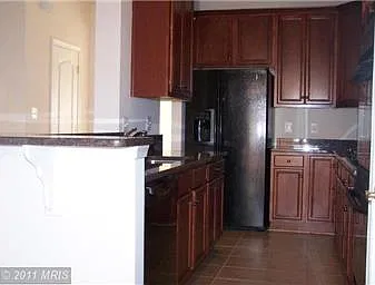 4 Bedroom Townhome & Garage - Ashburn — Photo 2