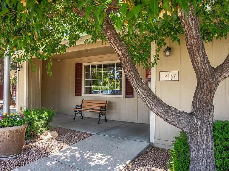 Country Club Vista Apartments — Photo 15