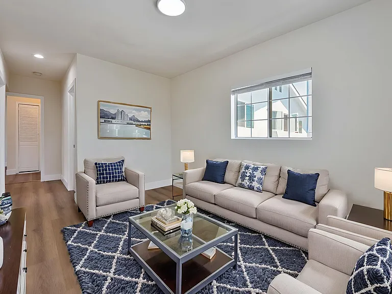 230 N Burlington Ave #1/2 — Photo 1