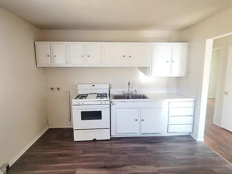 1210 Carlisle Ave — Photo 8
