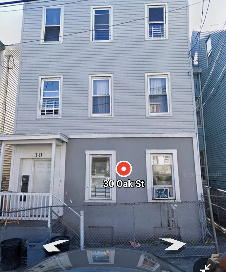3 bed, 850 sqft, $2,200 — Photo 1