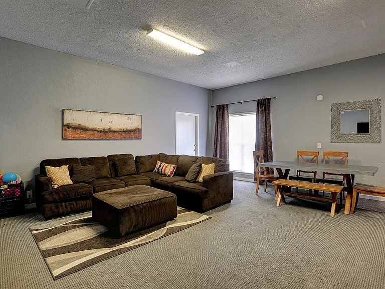 Parkwood Villa — Photo 9