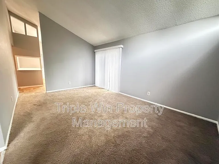 2450 Jenkee Dr — Photo 3