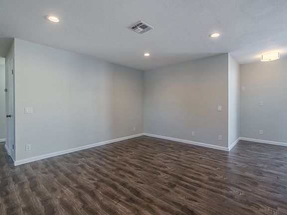 5th image of 13419 Branford St