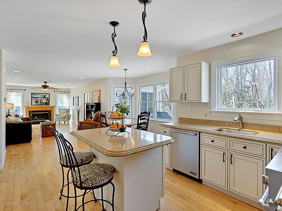 2nd image of 2176 Chapel Ct