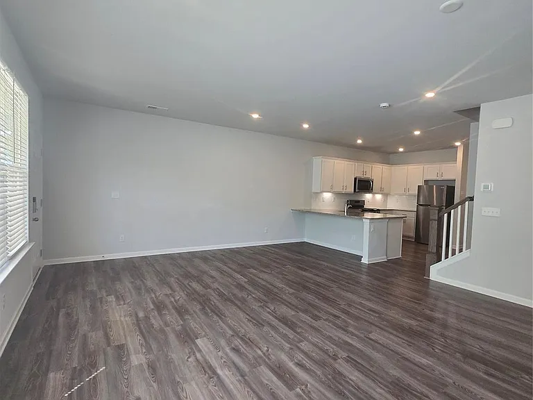 5240 Kinsbridge Dr — Photo 14