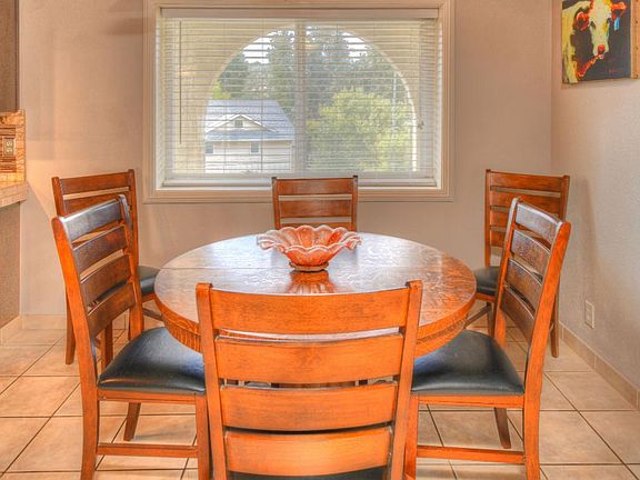 5th image of 105 Gordon Pl