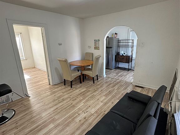 3rd image of 4484 Fredro St