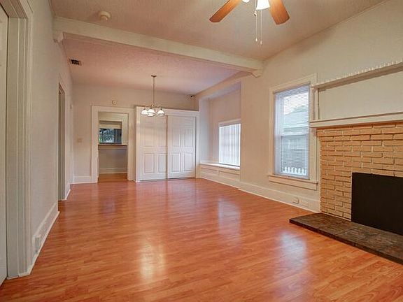 3rd image of 1009 15th Ave S