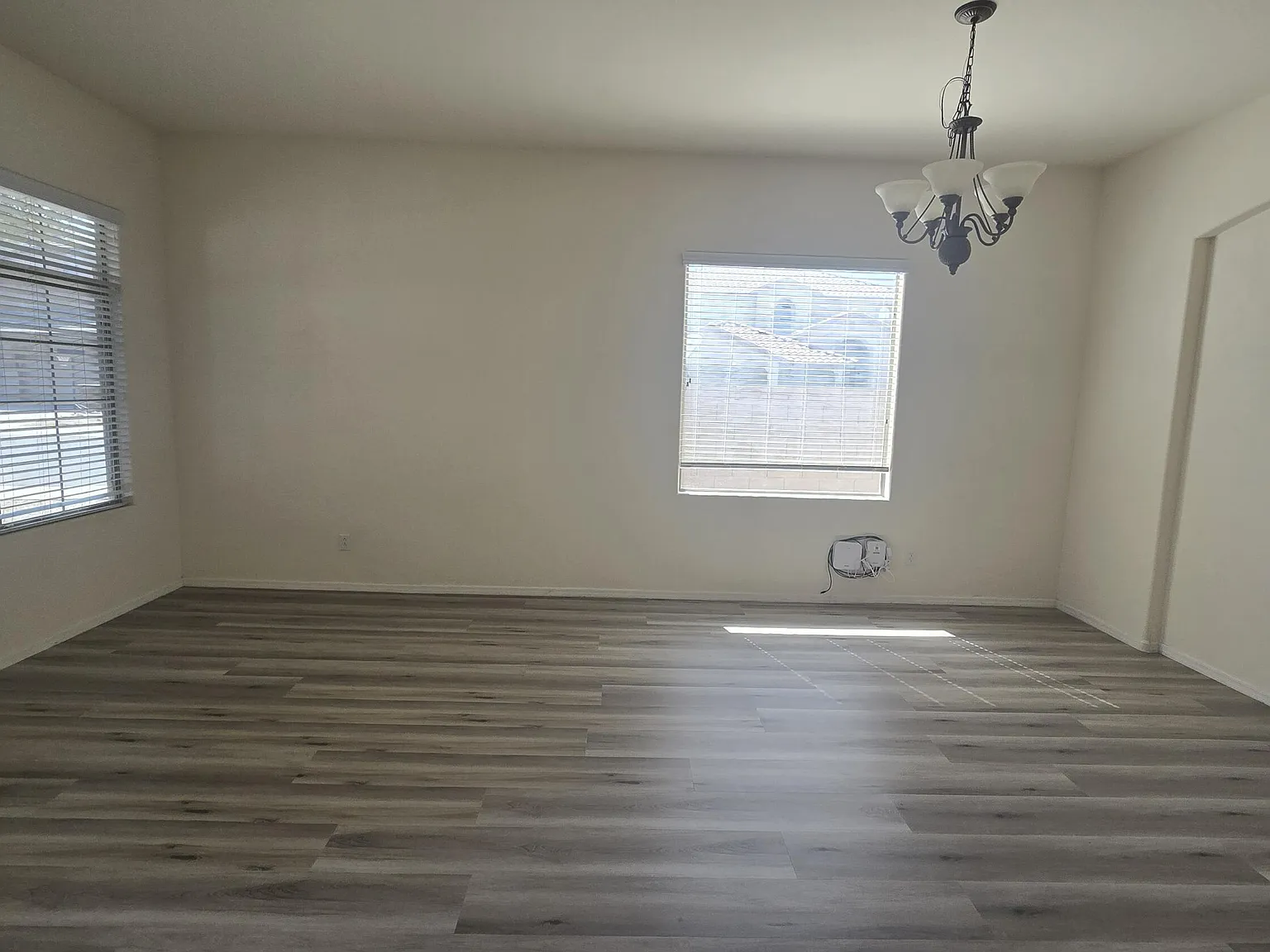 4 bed, 2.0 bath, 2372 sqft, $2,350 — Photo 3
