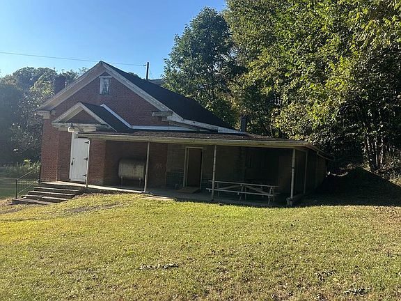 3rd image of 320 Locust Run Rd