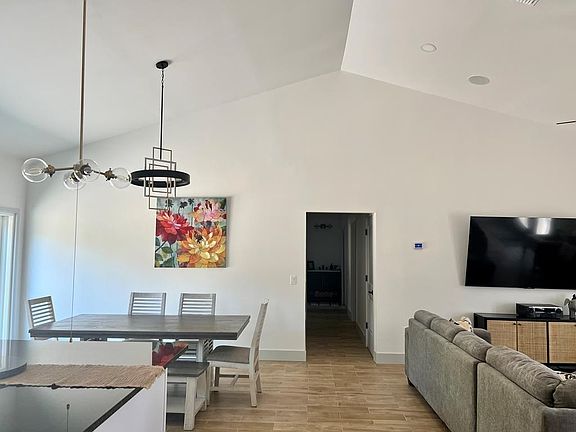 5th image of 306 NE 758th St