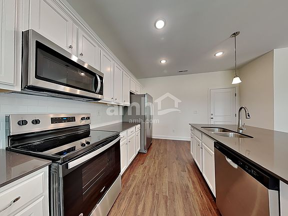 3rd image of 14038 Belle Mont Dr