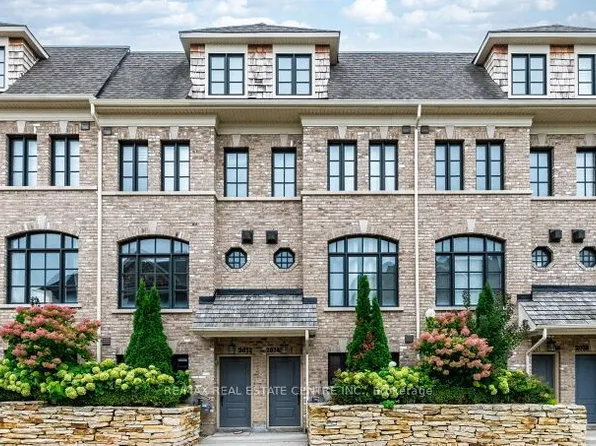 2034 Queensborough Gate, Mississauga, ON L5M 0X9