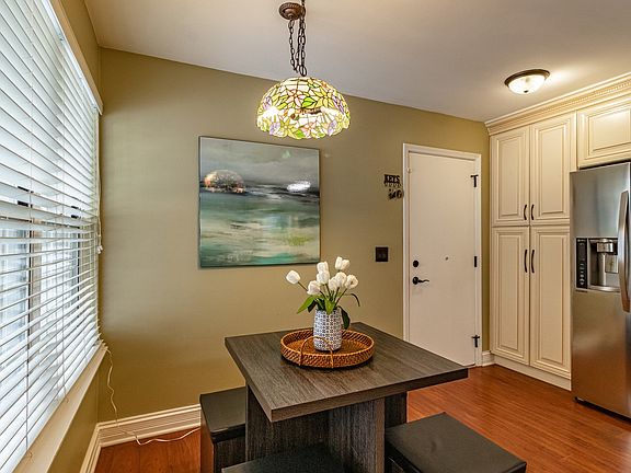5th image of 230 Woodstone Cir