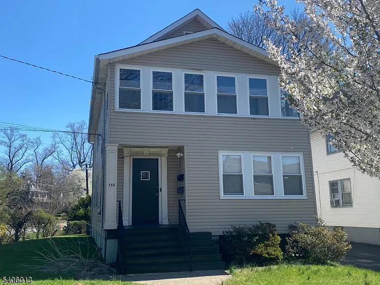 133 Willowdale Ave — Photo 3