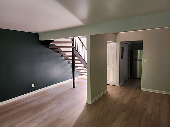 3rd image of 220 Elizabeth St APT A21