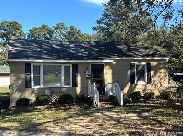 812 W 5th St, Roanoke Rapids, NC 27870