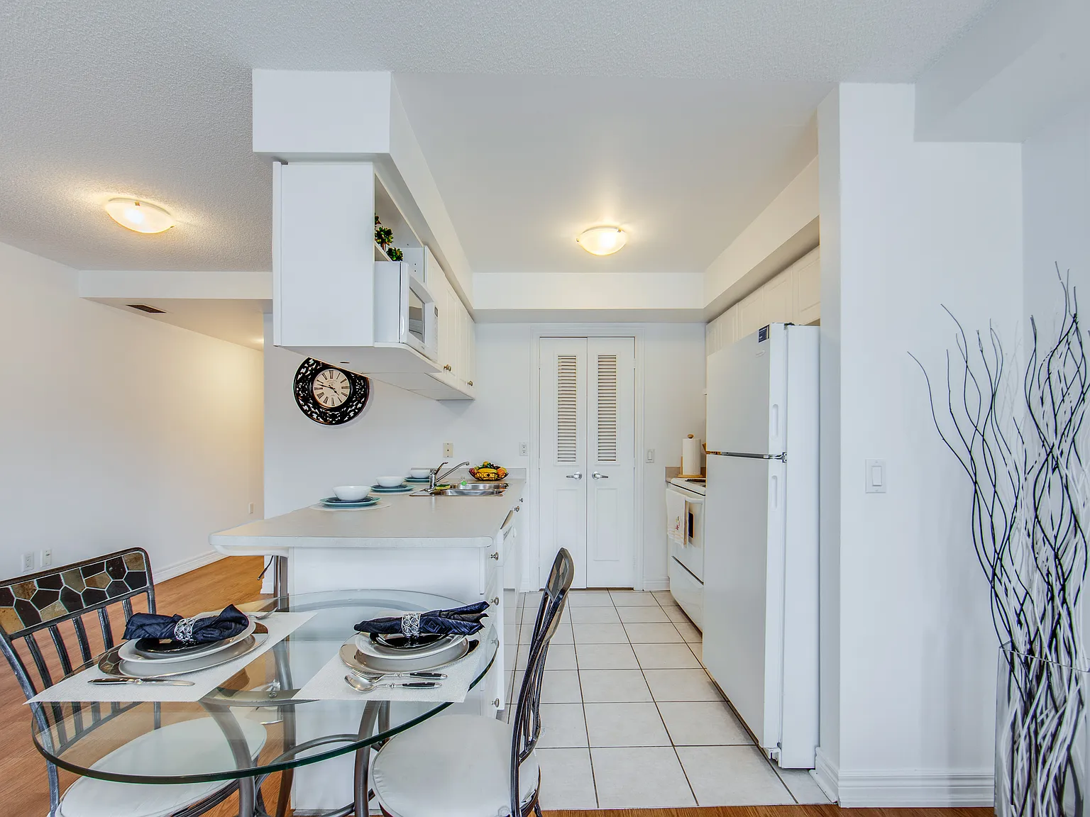 130 Vanderhoof Avenue Toronto — Photo 4