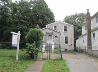 98 Oak St, Freeport, NY 11520