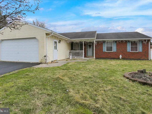 10 Edgemont Ln, Newmanstown, PA 17073