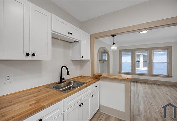 3rd image of 3021 Clements St