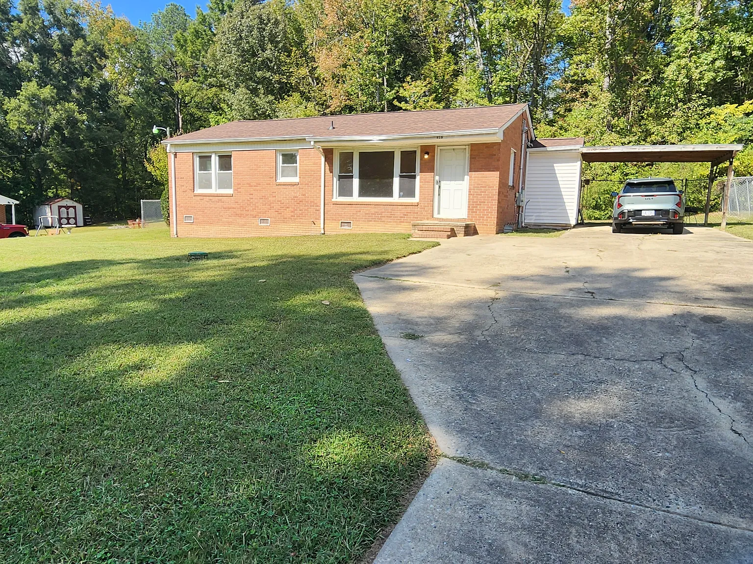 3 bed, 1000 sqft, $1,350 — Photo 3