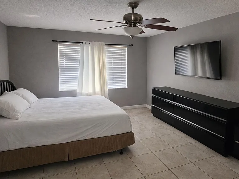 6115 N Albany Ave — Photo 13