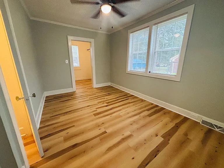 527 S Beltline Blvd — Photo 16