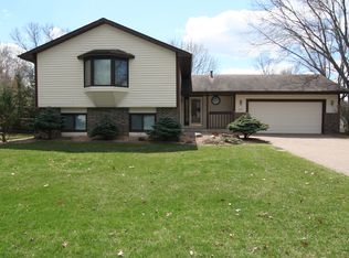 651 Bighorn Dr, Chanhassen, MN 55317