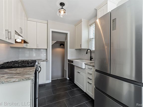 5th image of 1516 Hoffman Ave