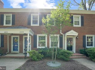 2807 S Abingdon St #B, Arlington, VA 22206