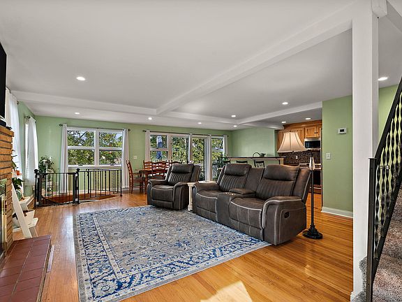 5th image of 567 S Lakeview Dr