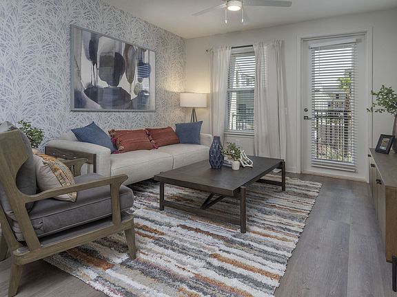 5th image of 6401 Emmy Ln #211