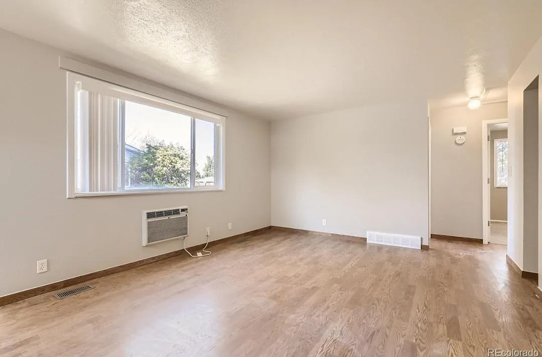 5 bed, 1680 sqft, $2,950 — Photo 4