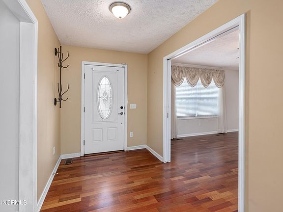 5th image of 120 Oak Lane