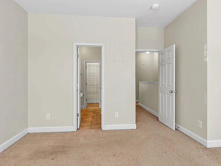 412 Glenhaven Ln — Photo 2