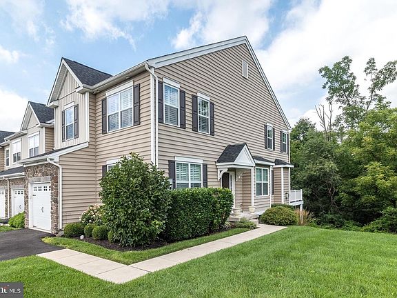 4th image of 242 Hillstone Cir