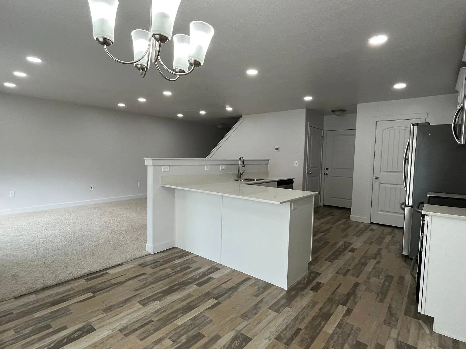 4 bed, 2325 sqft, $2,500 — Photo 3
